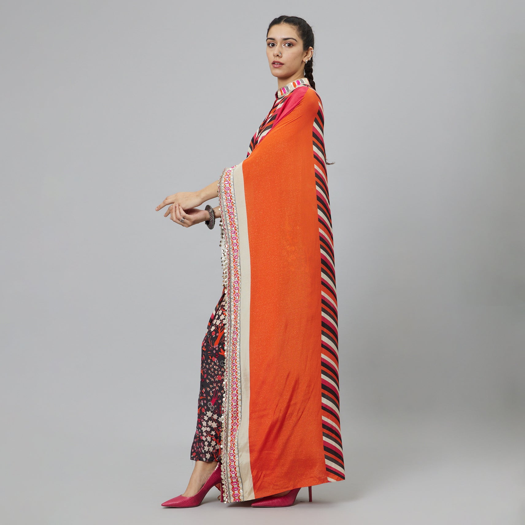 COLOR BLOCK GRAPHIC PRINT FRONT OPEN KAFTAN TEAMED WITH PRINTED PANTS