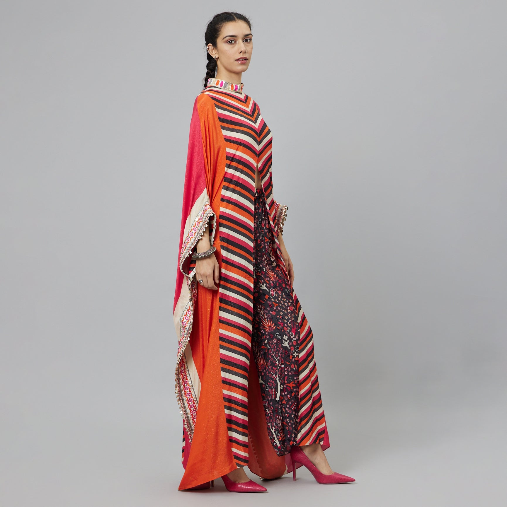 COLOR BLOCK GRAPHIC PRINT FRONT OPEN KAFTAN TEAMED WITH PRINTED PANTS