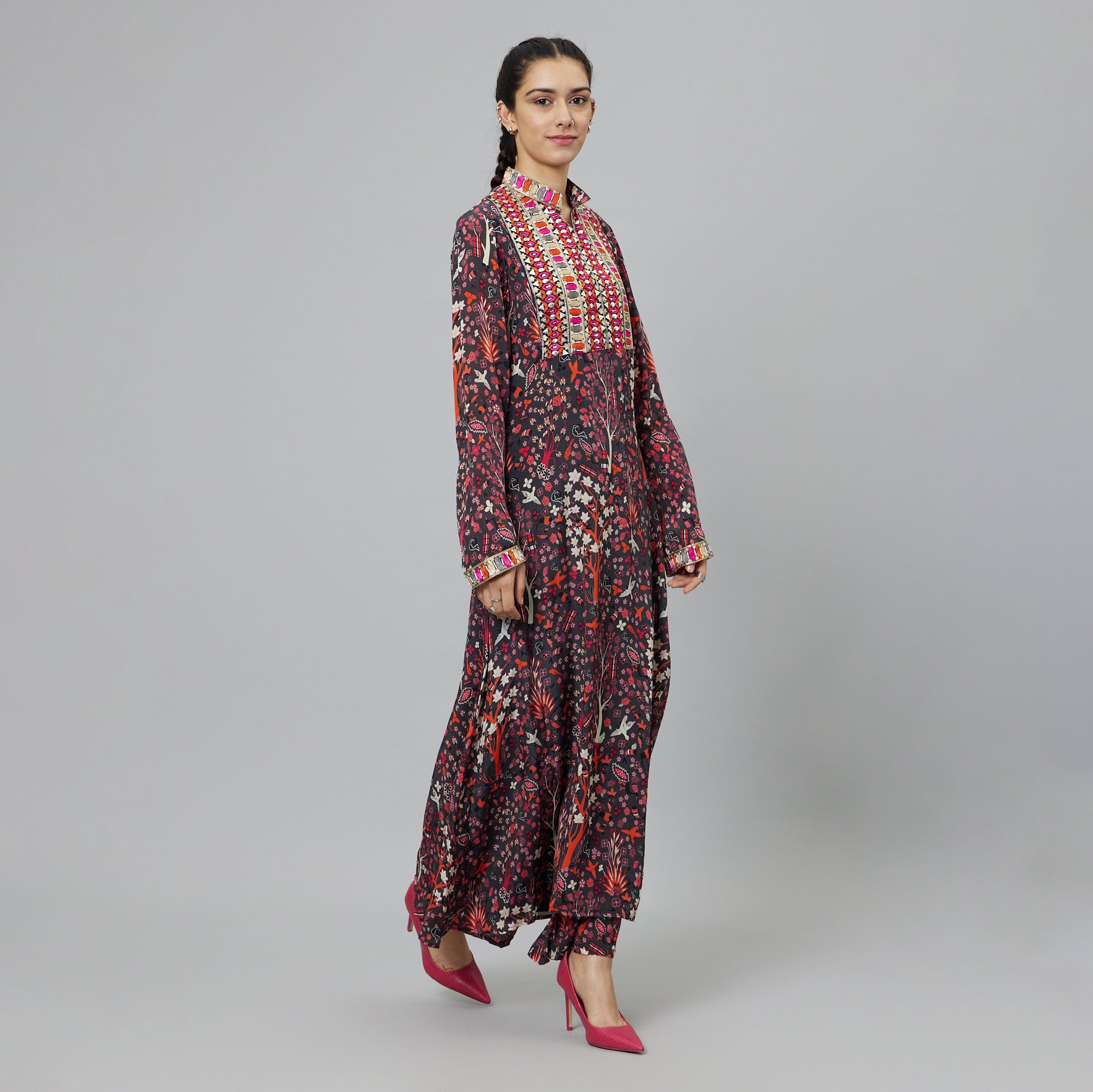 CONCRETE JUNGLE PRINT KURTA WITH EMBROIDERED YOKE AND PANTS