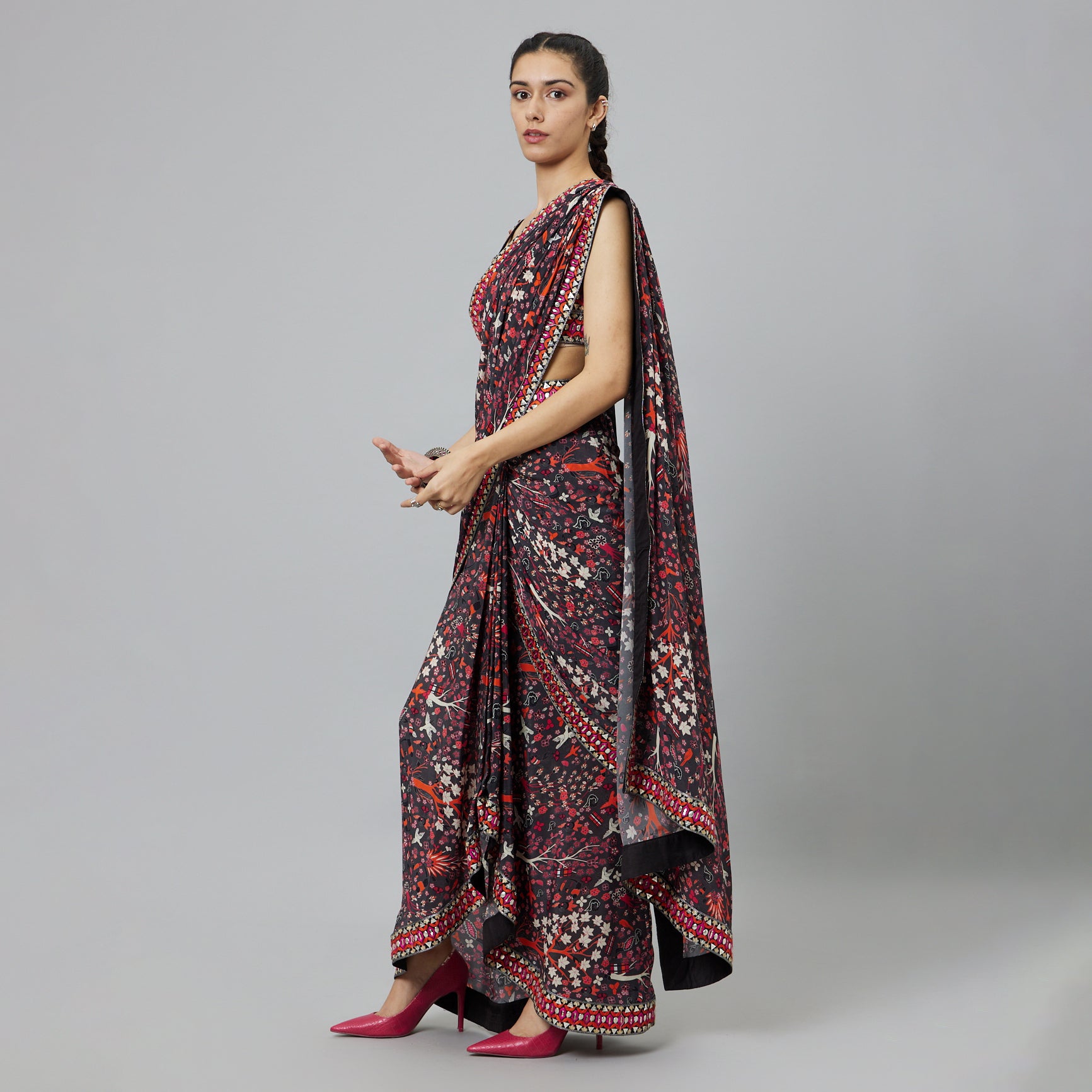 CONCRETE JUNGLE PRINT CASCASE SAREE TEAMED WITH EMBELLISHED BSUTIER