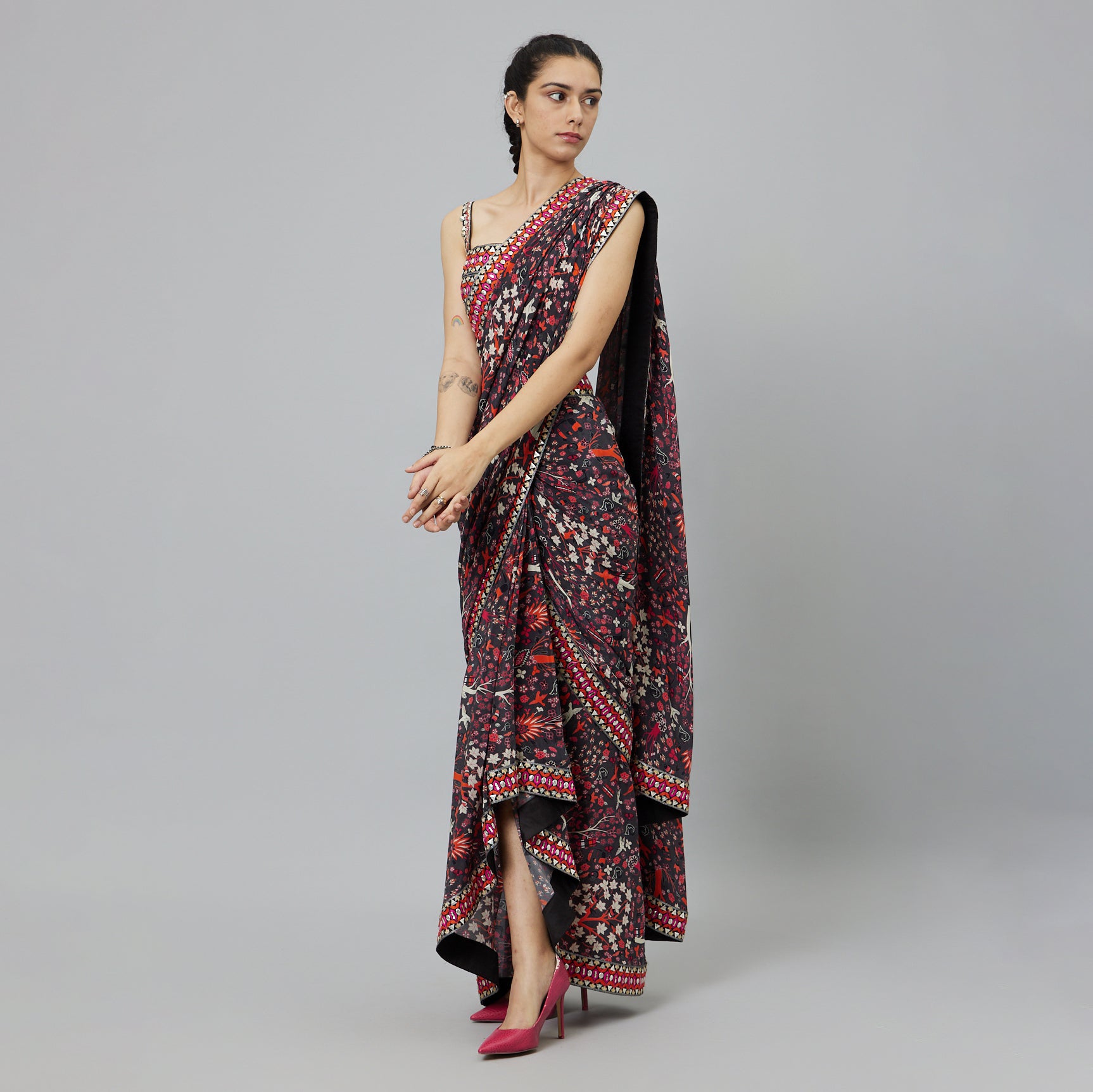 CONCRETE JUNGLE PRINT CASCASE SAREE TEAMED WITH EMBELLISHED BSUTIER