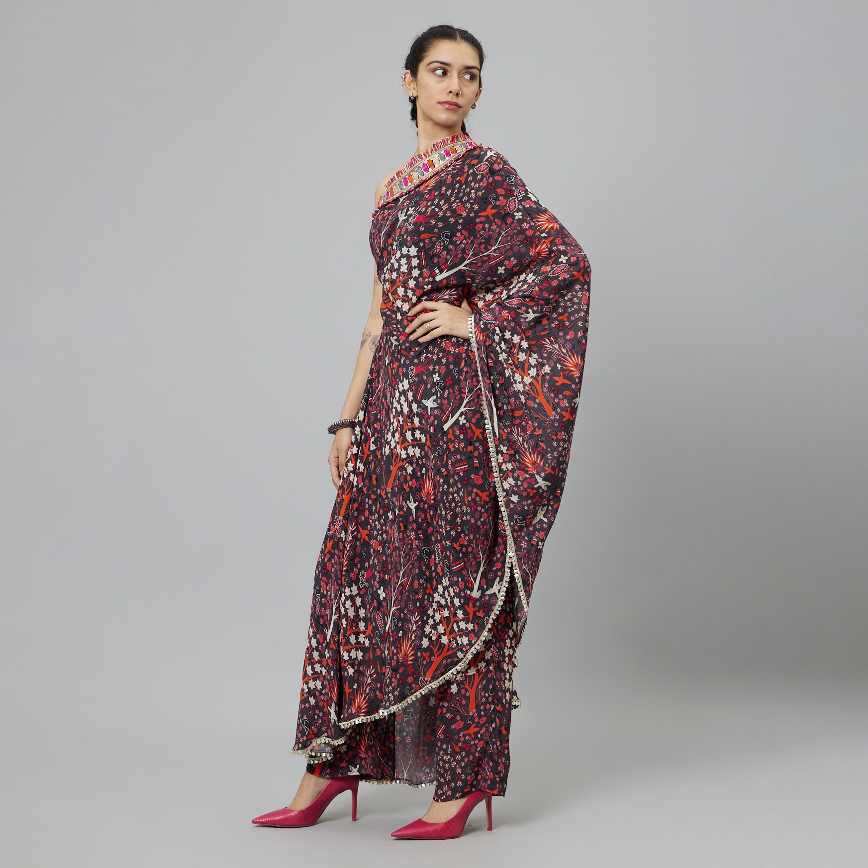 CONCRETE JUNGLE PRINT ONE SHOULDER SAREE WITH PANTS