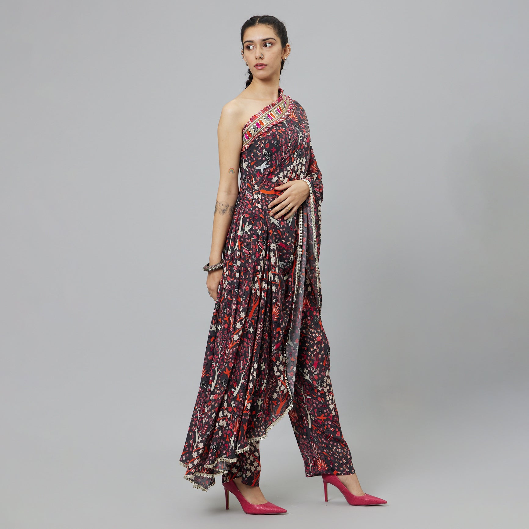 CONCRETE JUNGLE PRINT ONE SHOULDER SAREE WITH PANTS