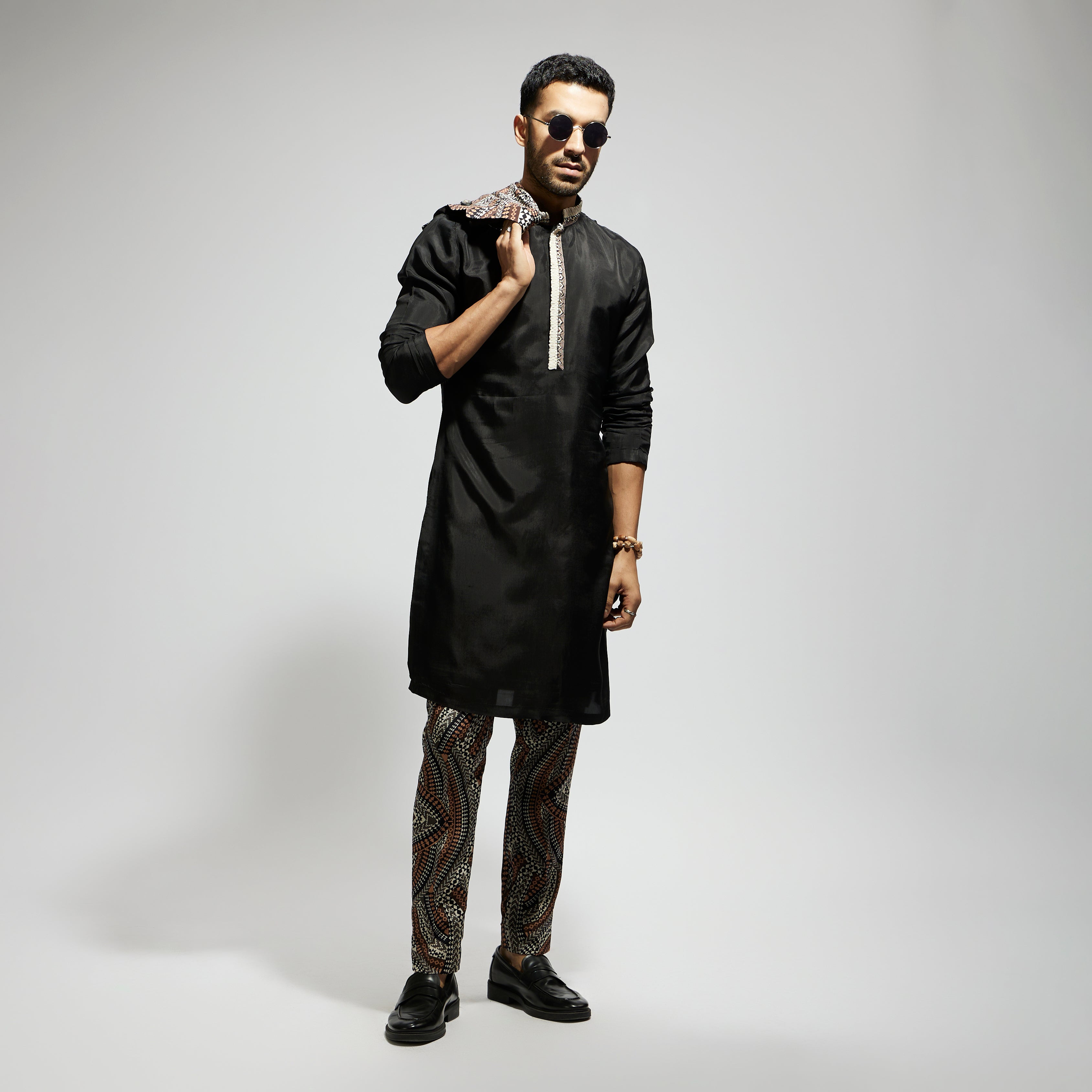 BLACK SOLID KURTA WITH ZENTANGLE PRINTED PANTS