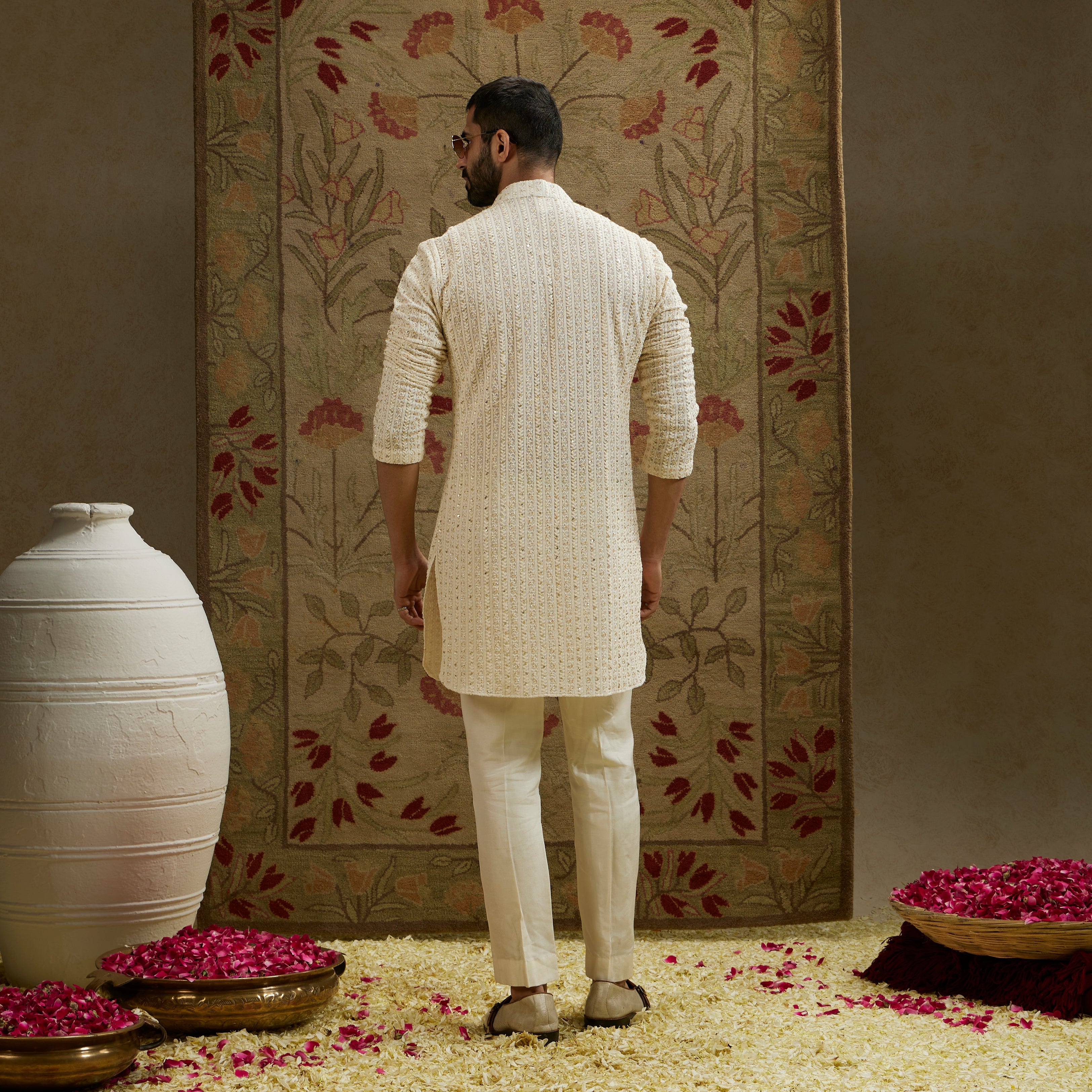 MAGNOLIA EMBELLISHED LUCKNOWI KURTA