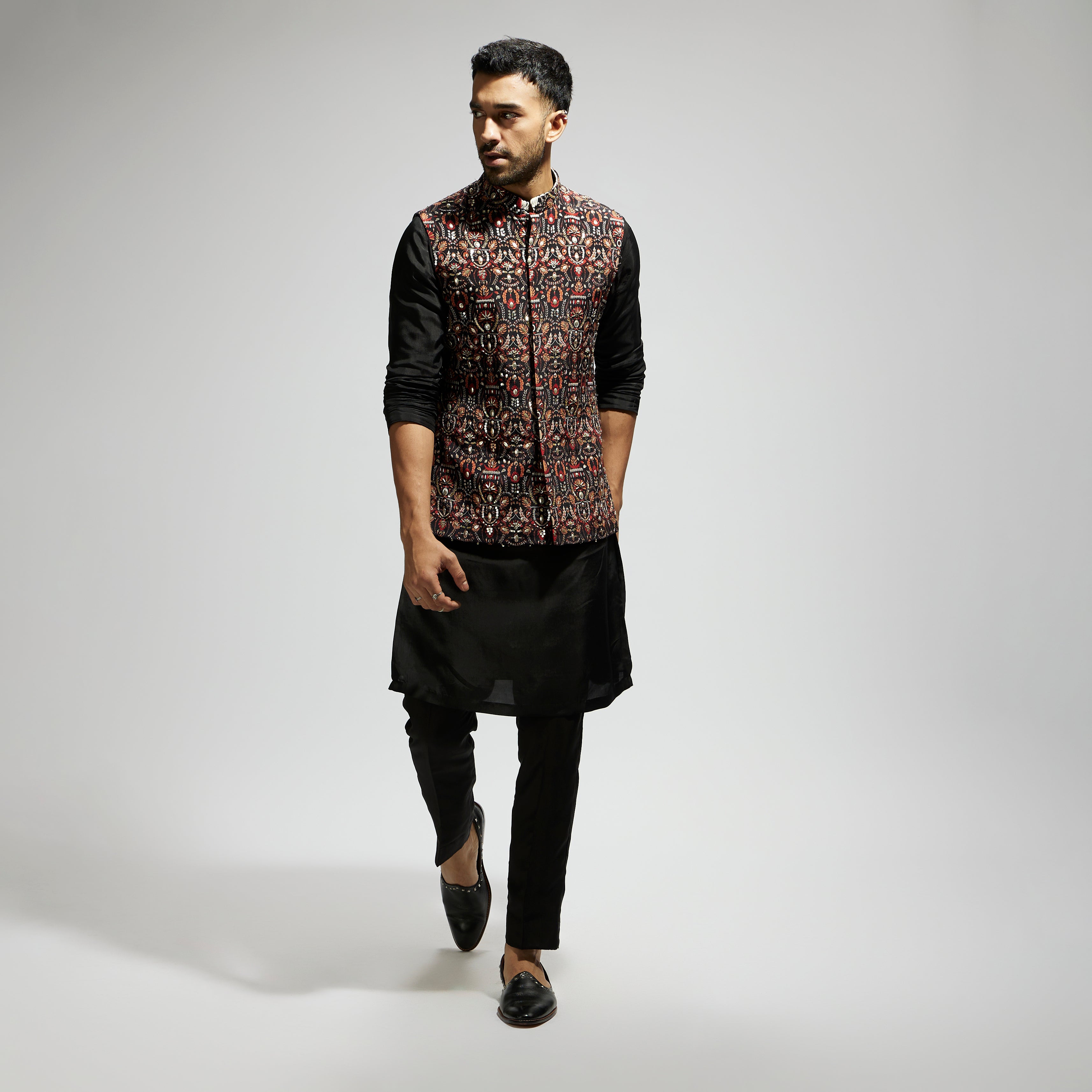 BLACK LEAF JAAL EMBELLISHED BUNDI WITH BLACK KURTA AND PANTS