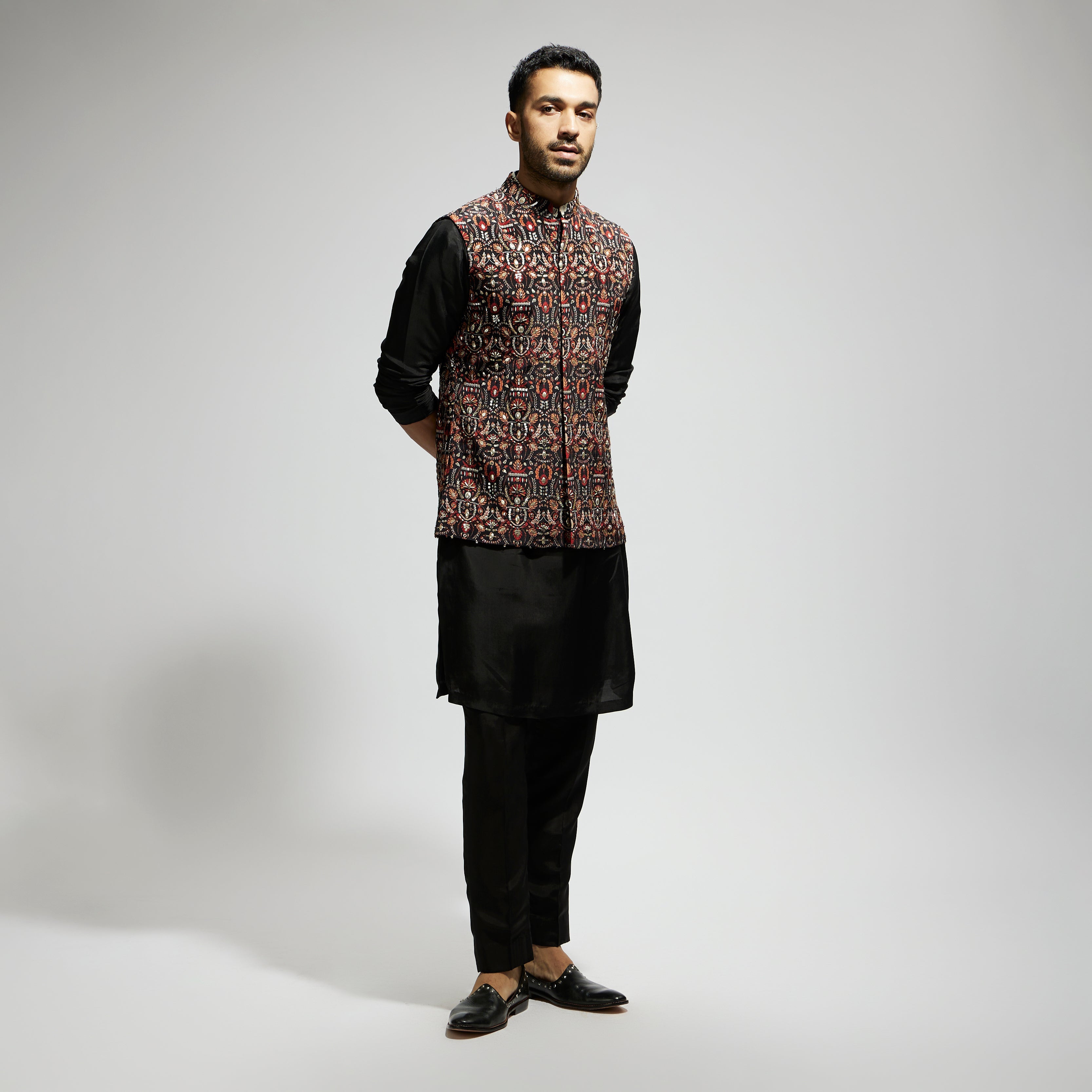 BLACK LEAF JAAL EMBELLISHED BUNDI WITH BLACK KURTA AND PANTS