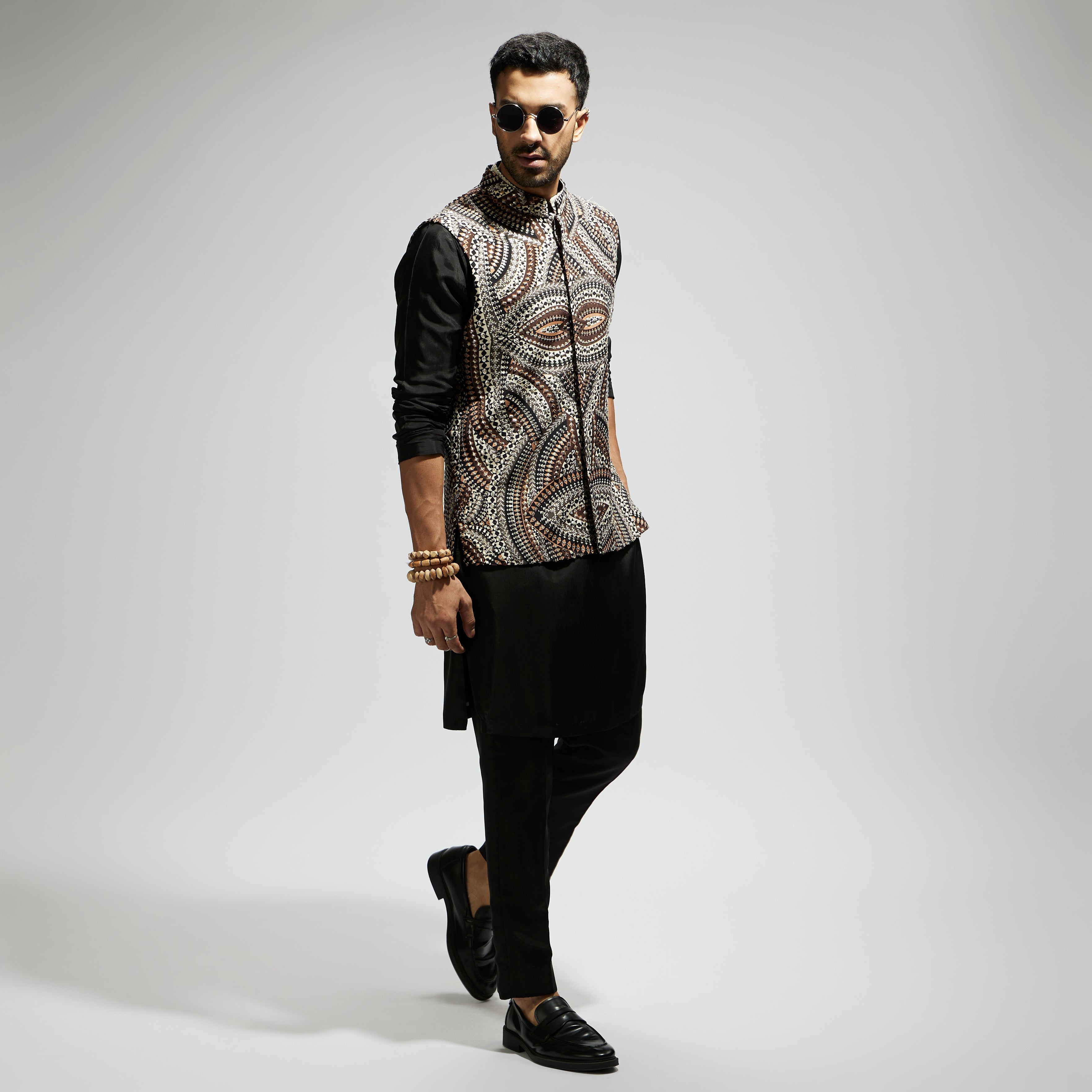 ZENTANGLE EMBELLISHED BUNDI PAIRED WITH BLACK KURTA AND PANTS