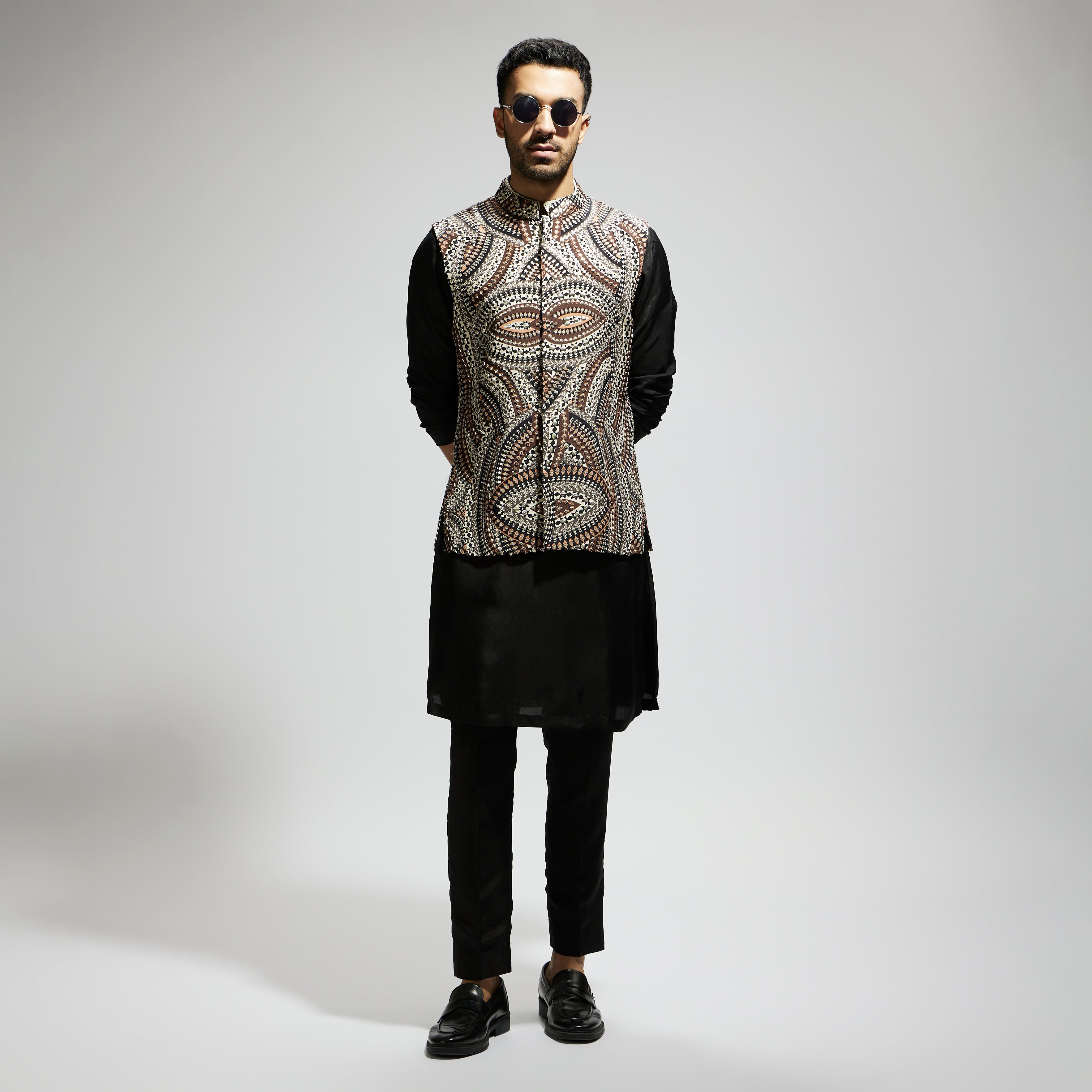 ZENTANGLE EMBELLISHED BUNDI PAIRED WITH BLACK KURTA AND PANTS