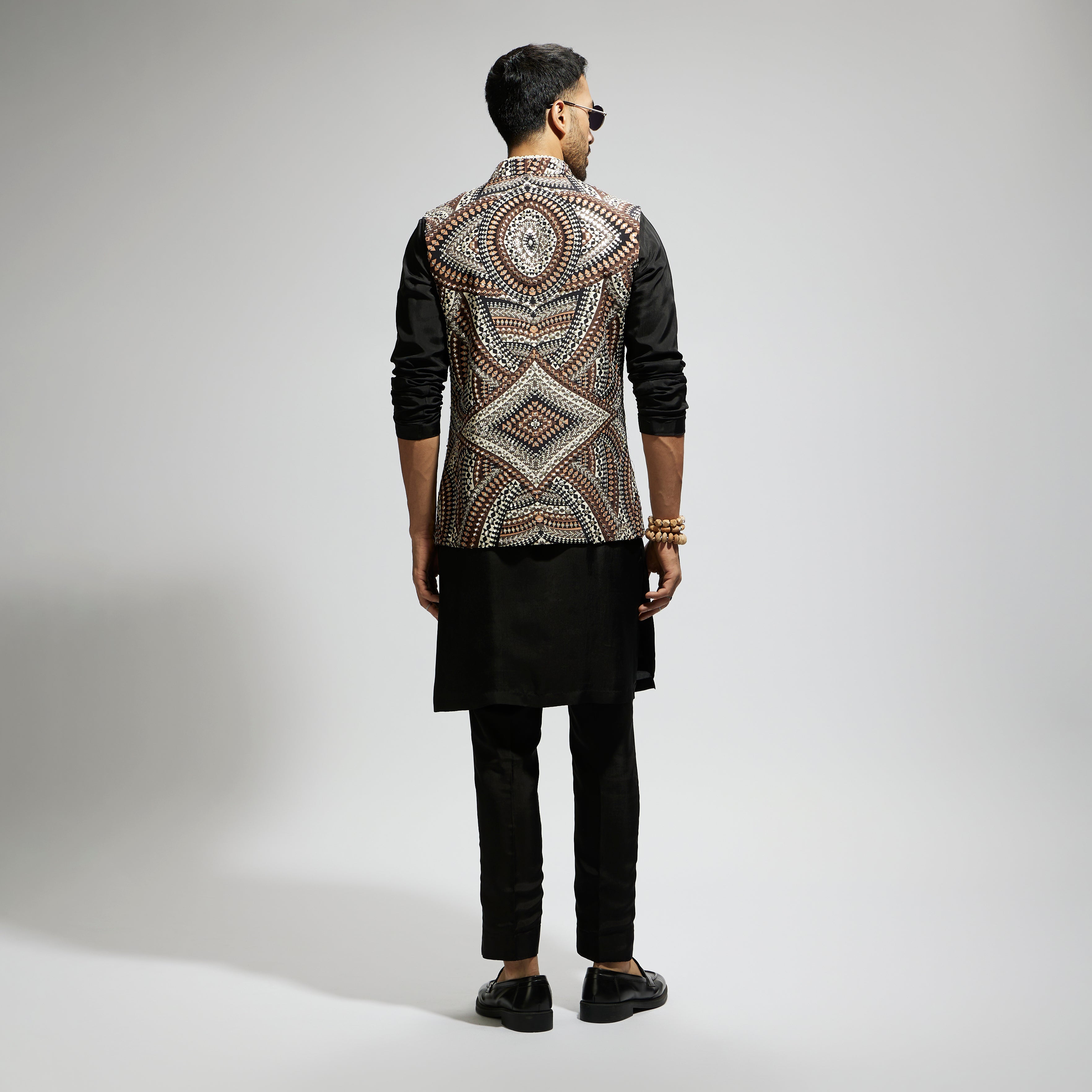 ZENTANGLE EMBELLISHED BUNDI PAIRED WITH BLACK KURTA AND PANTS