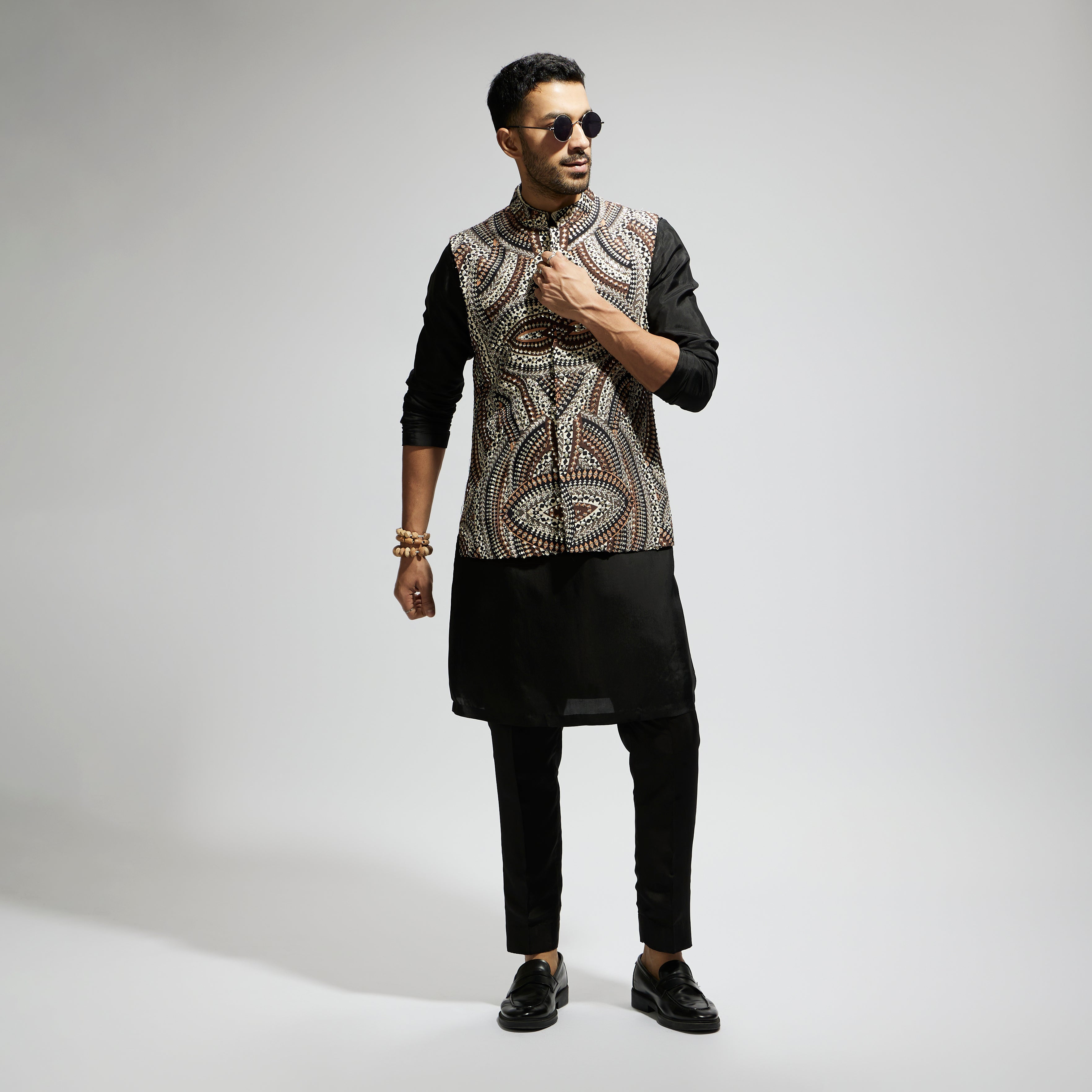 ZENTANGLE EMBELLISHED BUNDI PAIRED WITH BLACK KURTA AND PANTS