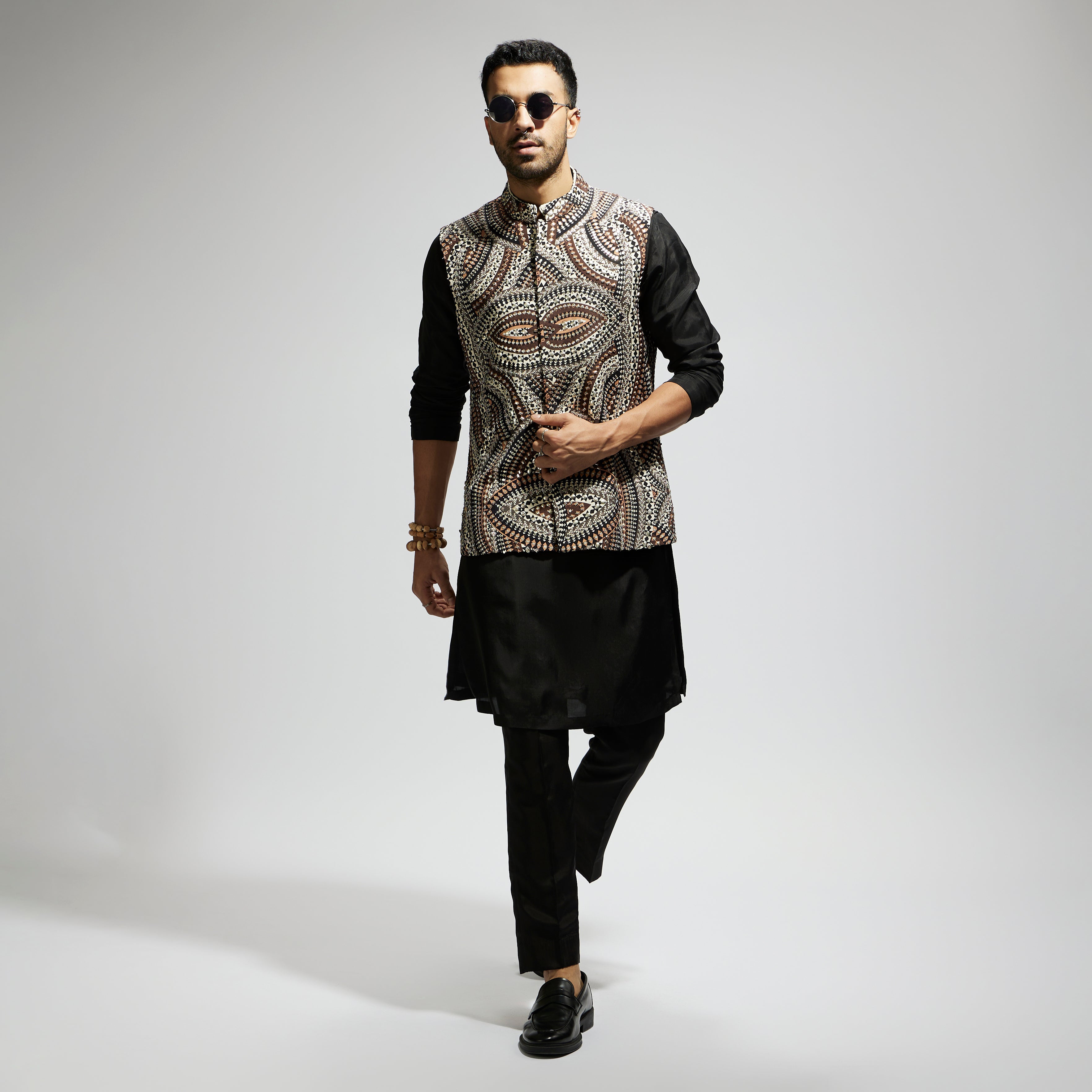 ZENTANGLE EMBELLISHED BUNDI PAIRED WITH BLACK KURTA AND PANTS