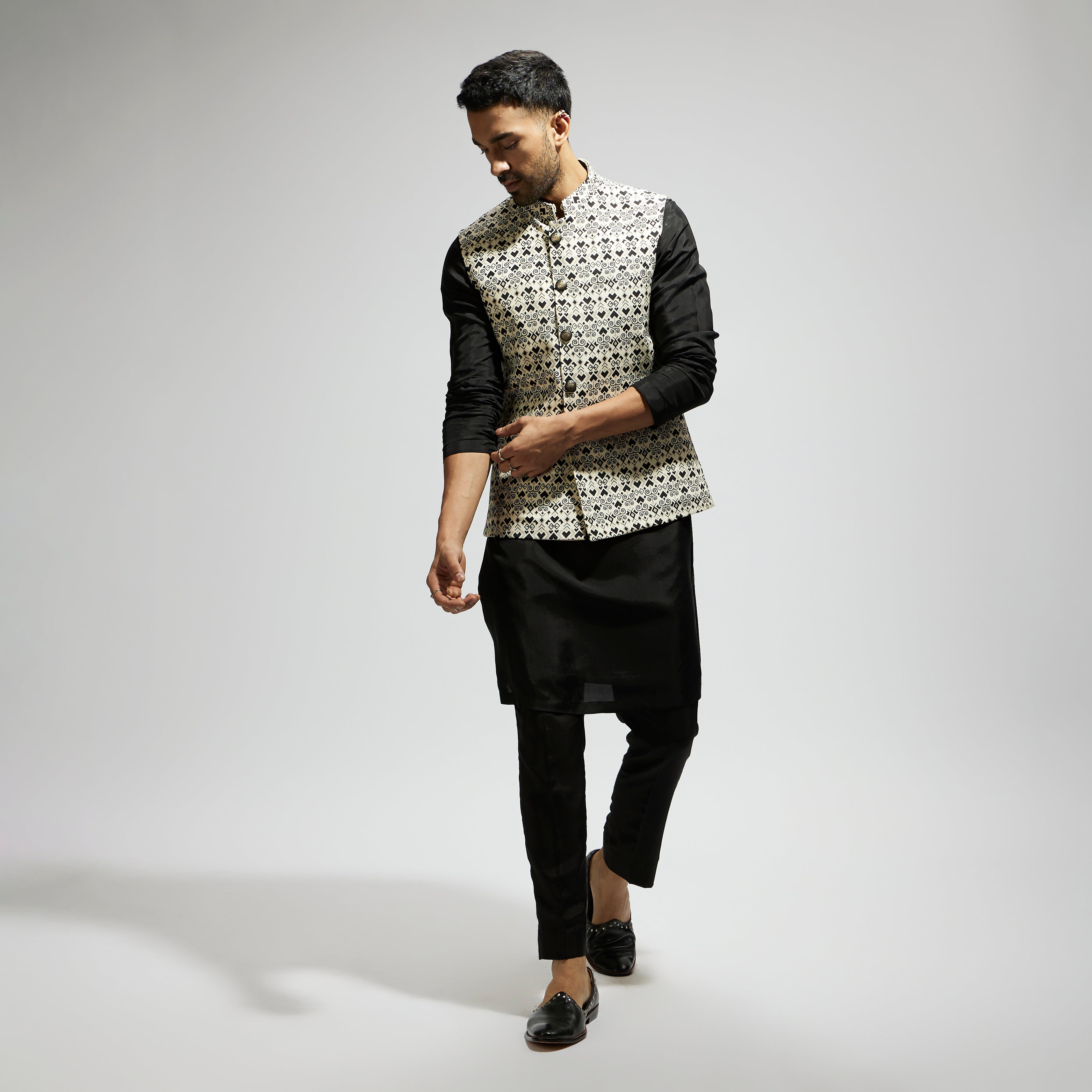 WHITE GEO PRINTED REVERSIBLE BUNDI AND BLACK KURTA AND PANTS