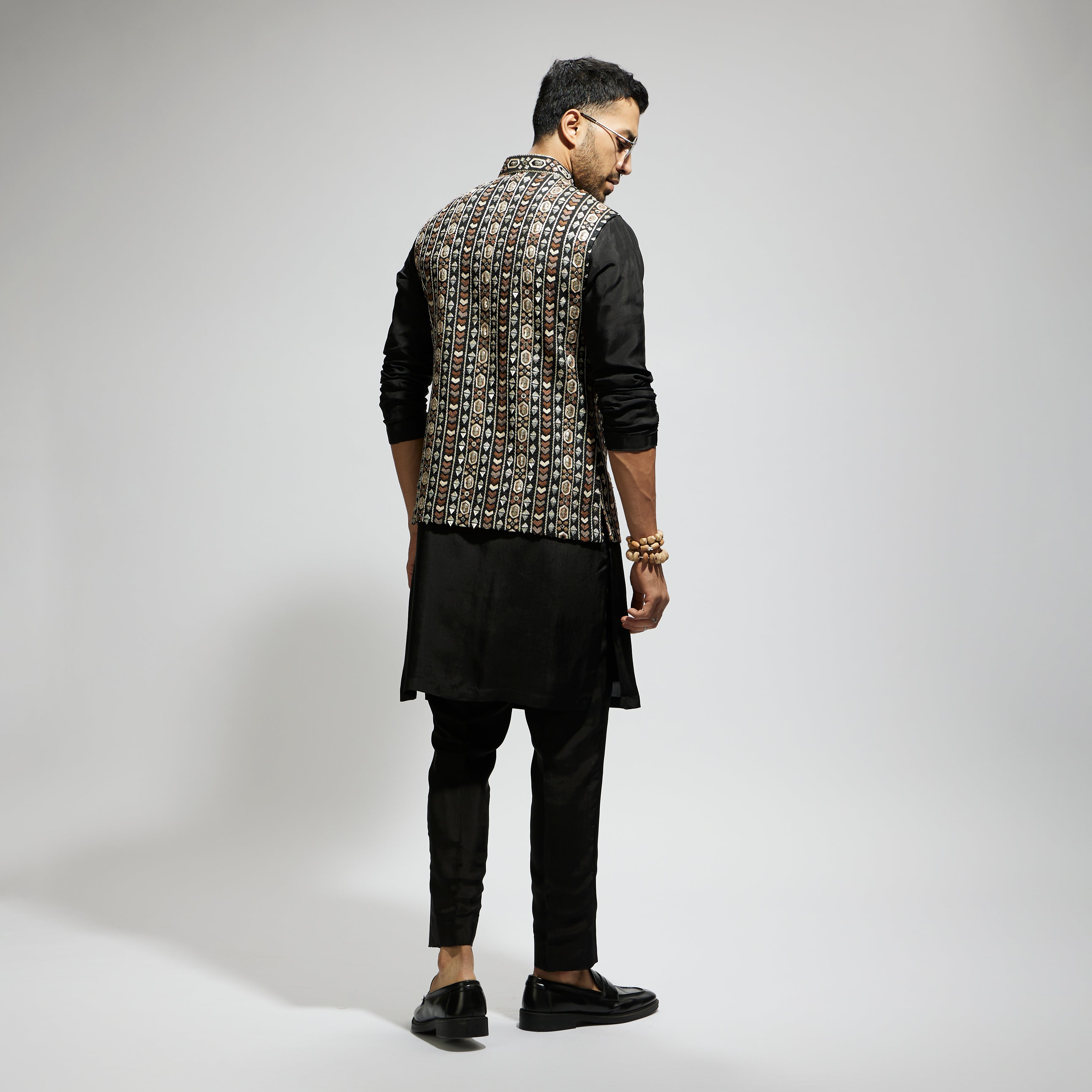 BLACK GEO EMBROIDERED BUNDI WITH KURTA AND PANTS