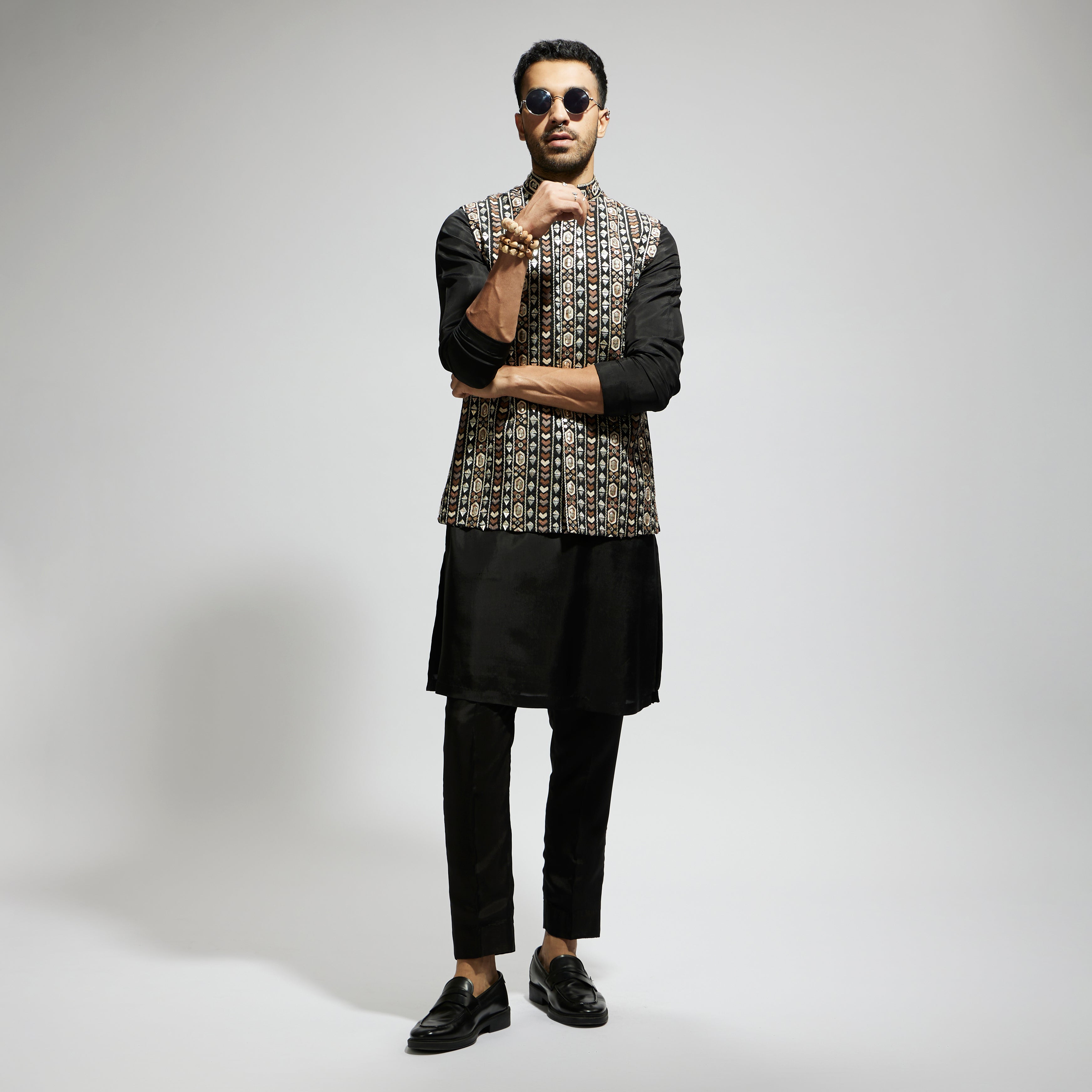 BLACK GEO EMBROIDERED BUNDI WITH KURTA AND PANTS