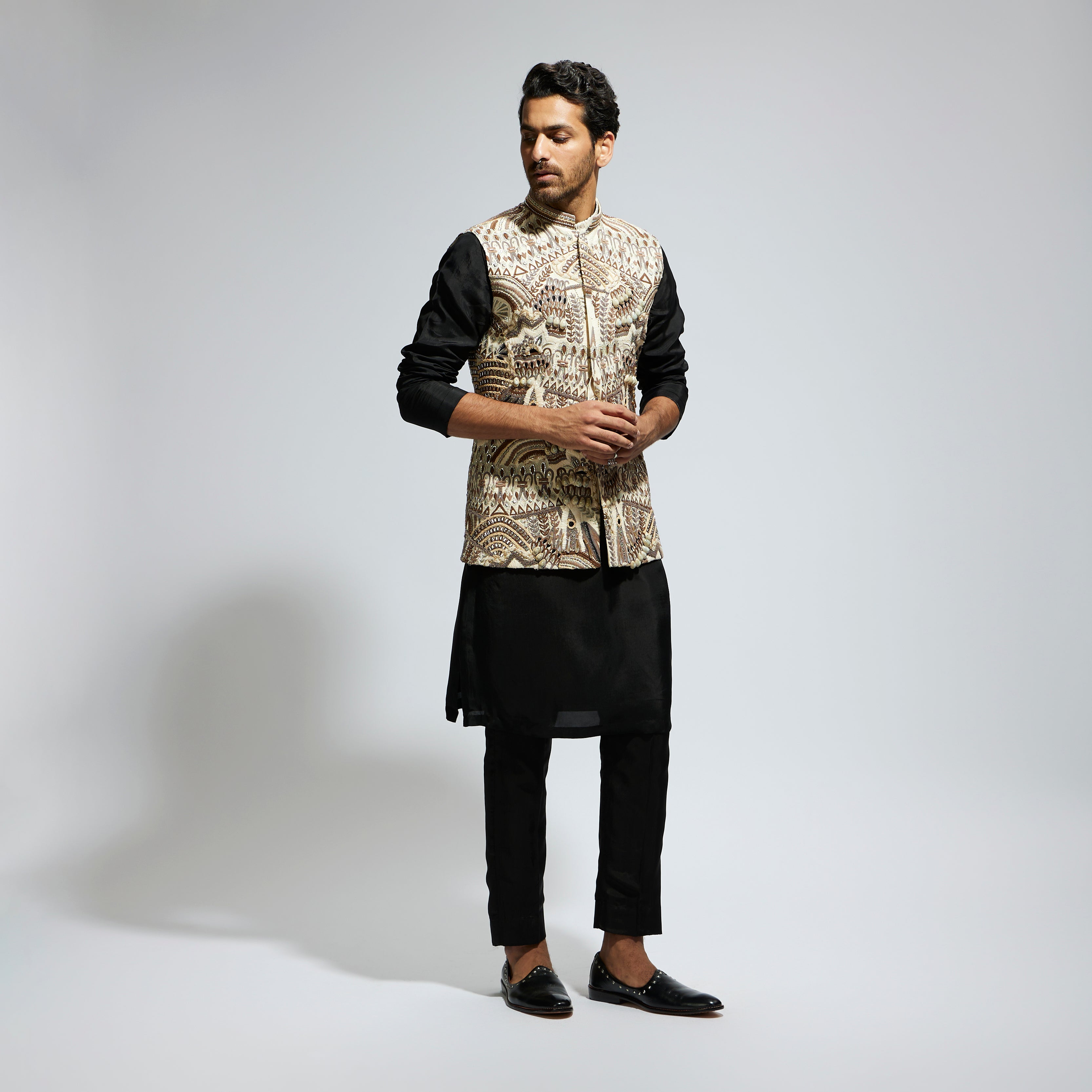 IVORY ABTRACT EMBROIDERED BUNDI WITH KURTA AND PANTS