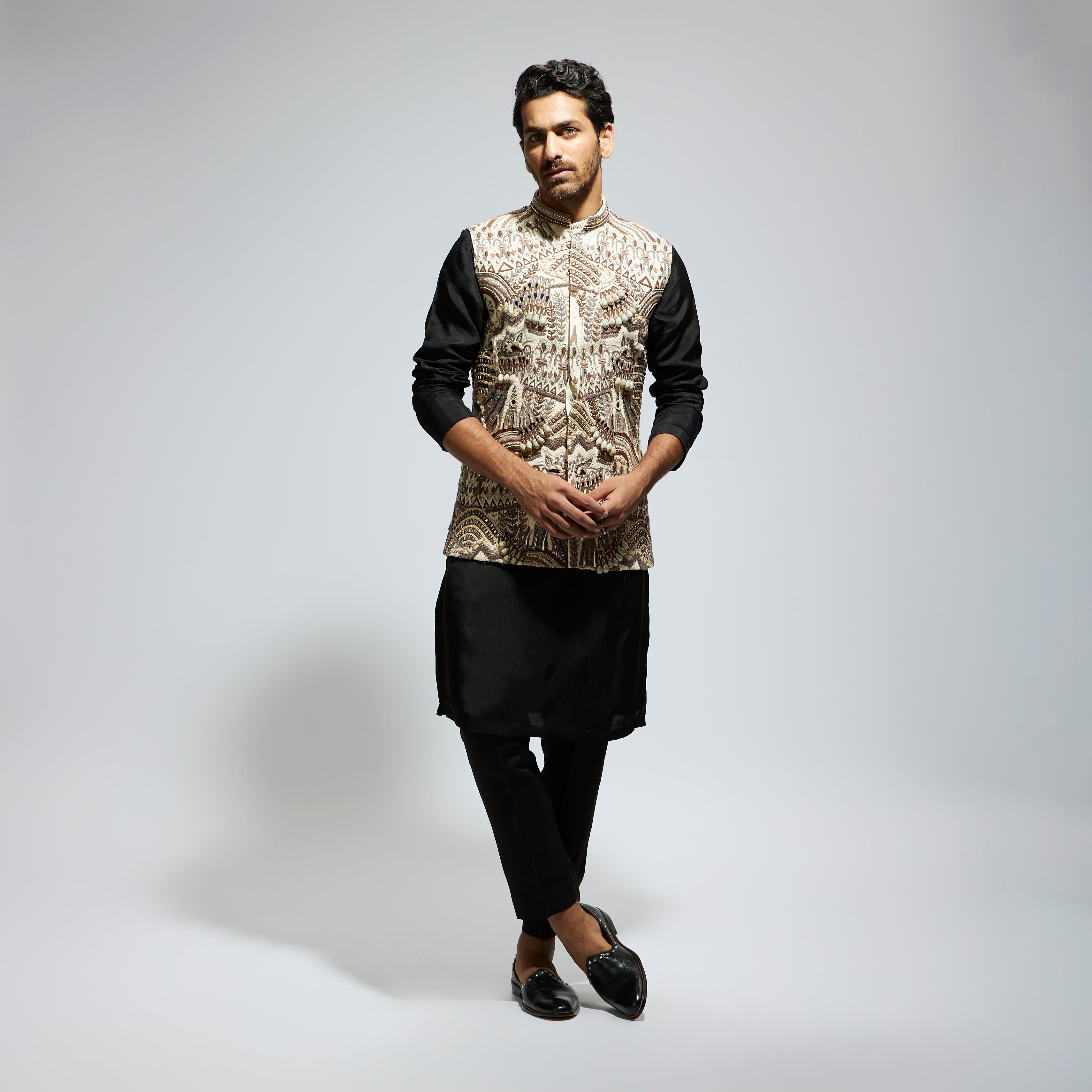 IVORY ABTRACT EMBROIDERED BUNDI WITH KURTA AND PANTS