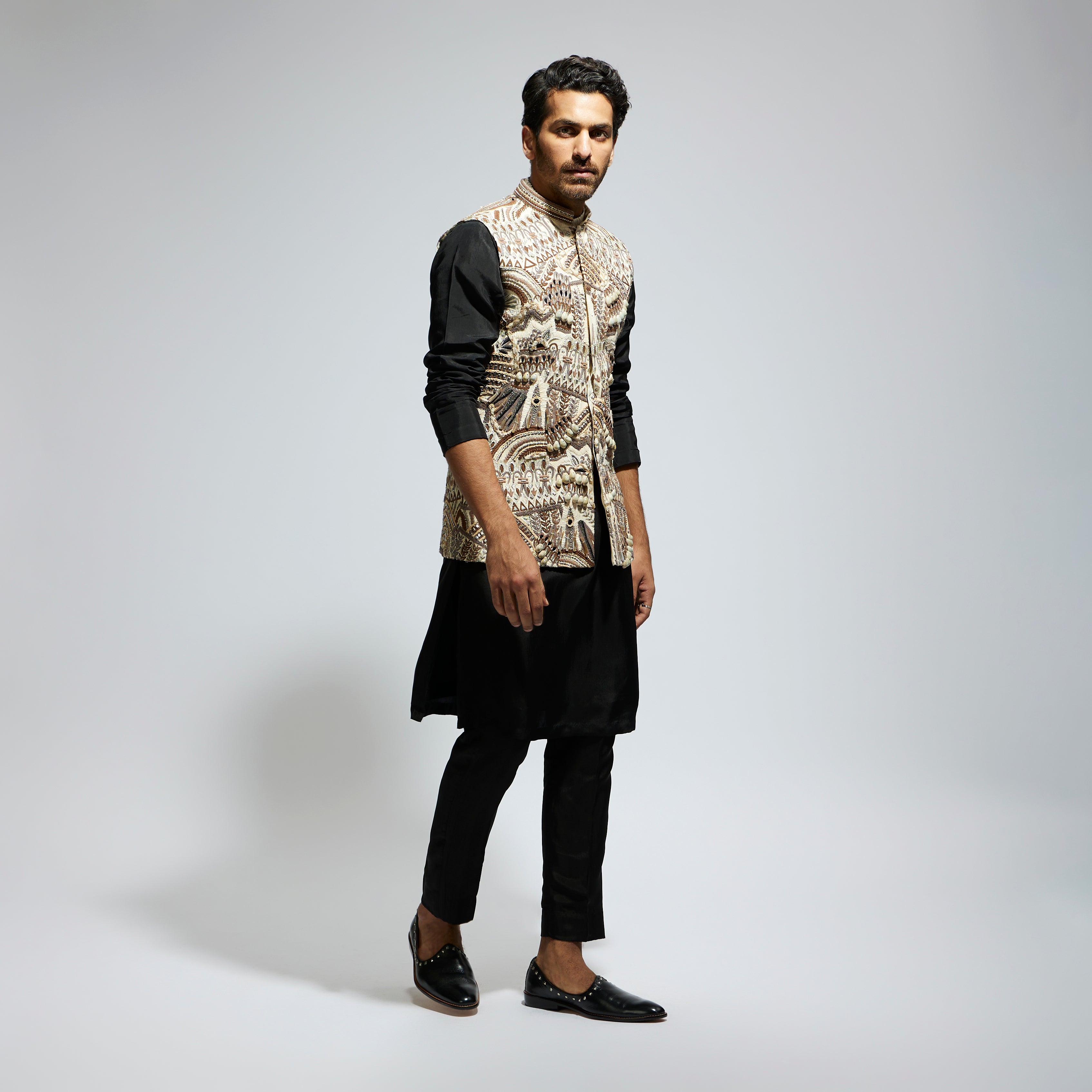 IVORY ABTRACT EMBROIDERED BUNDI WITH KURTA AND PANTS