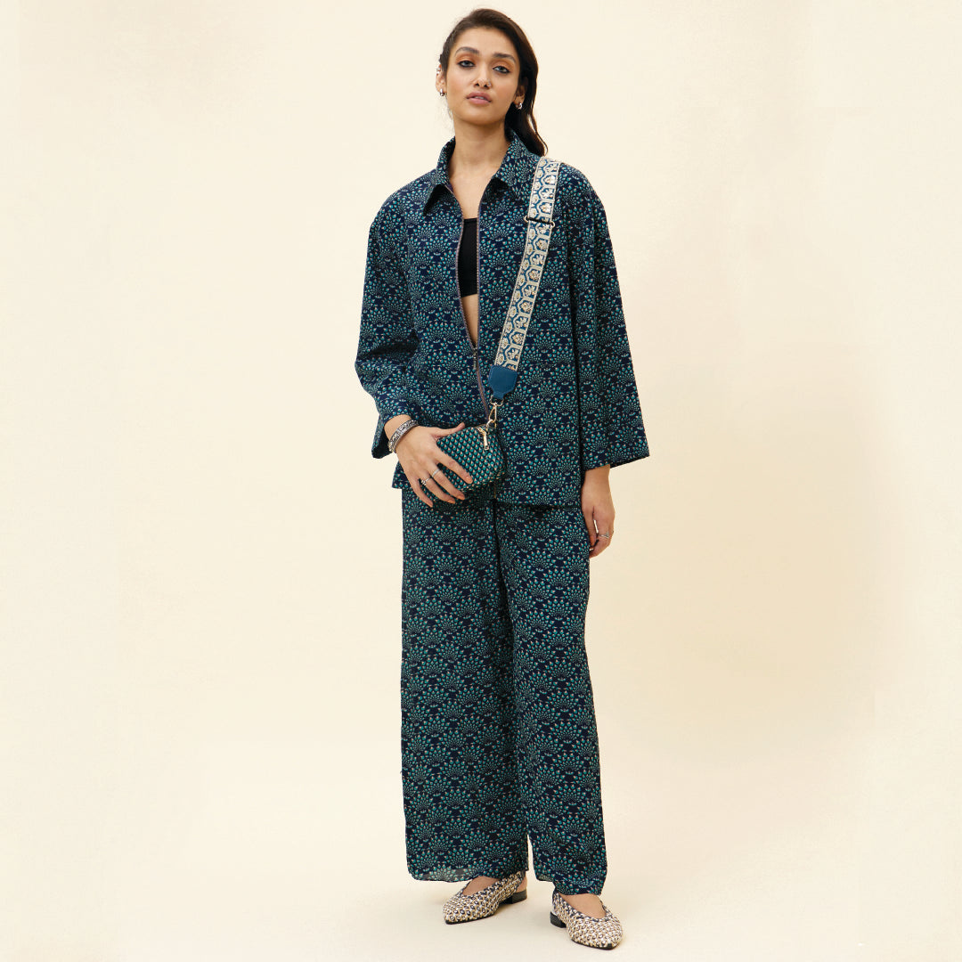 BLUE FEATHER PRINT OVERSIZED SHAKET WITH PANTS