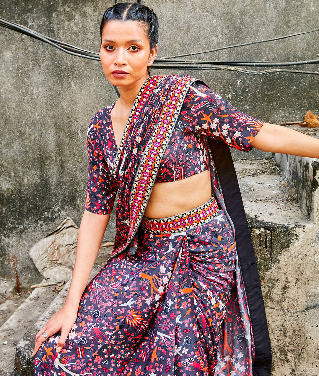 CONCRETE JUNGLE PRINT CASCASE SAREE TEAMED WITH KOLI BLOUSE