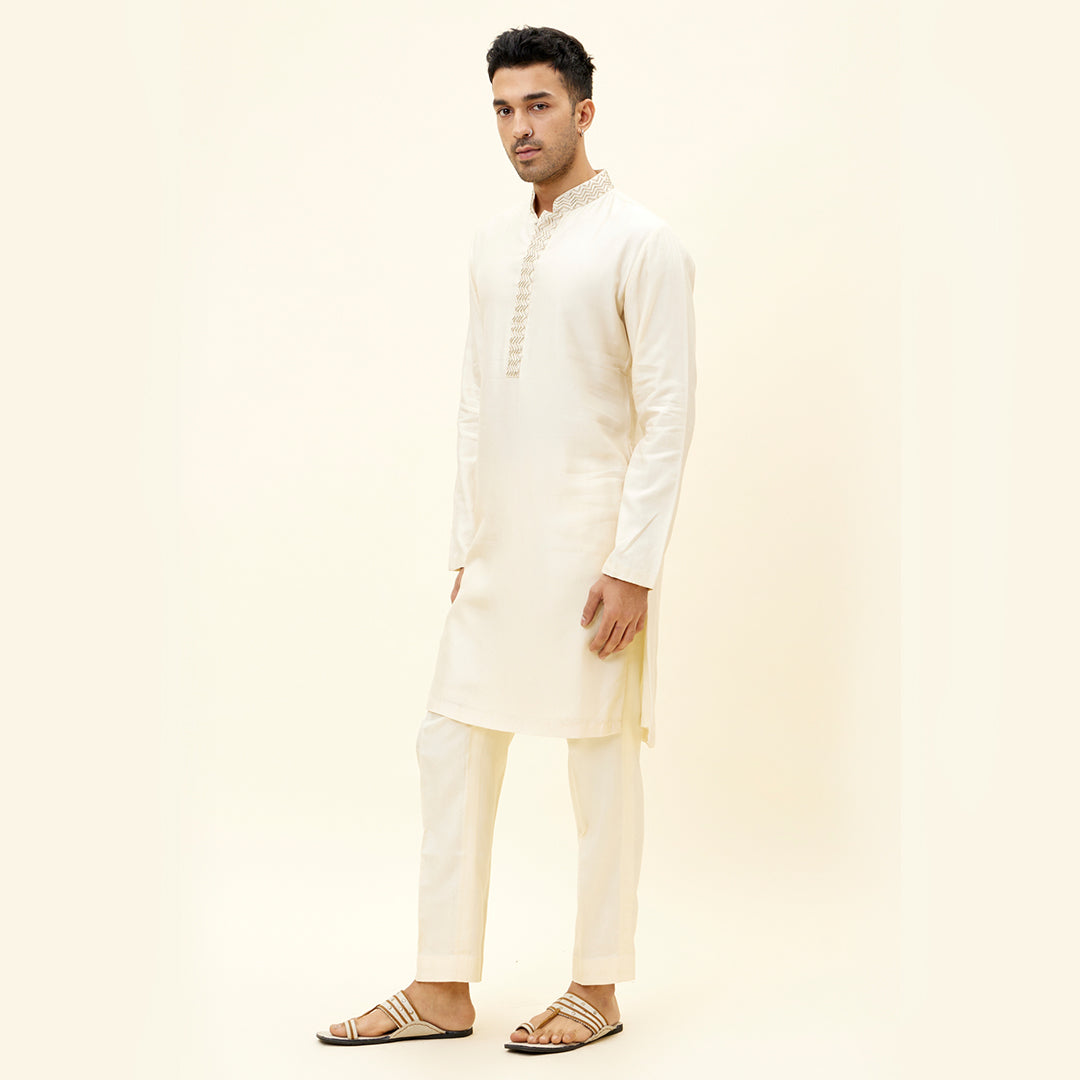 IVORY KURTA WITH EMBROIDERED NECKLINE AND PANTS